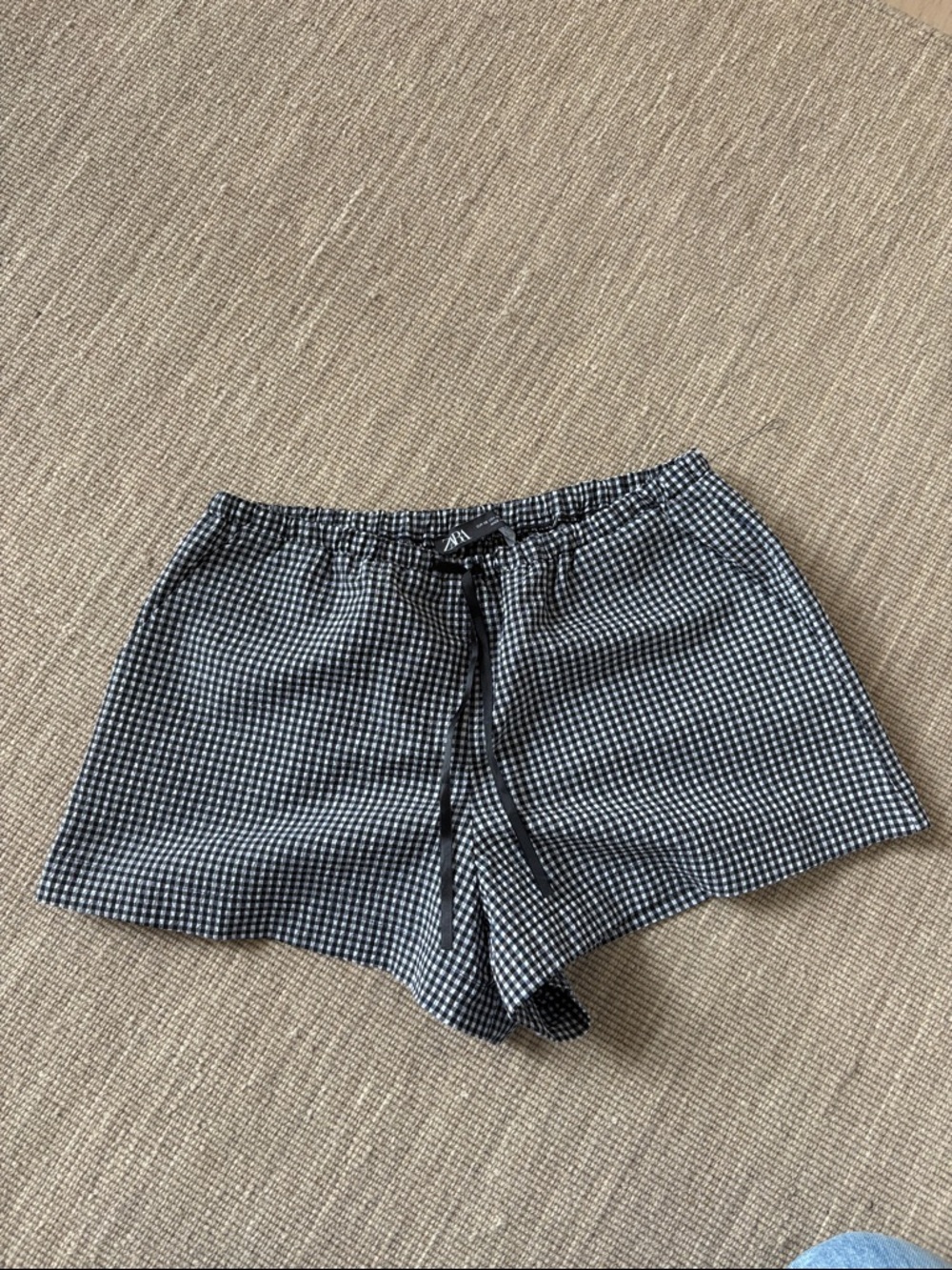 Zara Women's Black and White Gingham Drawstring Shorts